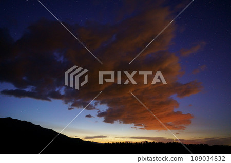 Night sky and clouds 109034832