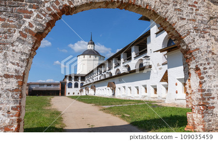 The courtyard of the Kirilovo-Belozersky Monastery with parks, chapels 109035459