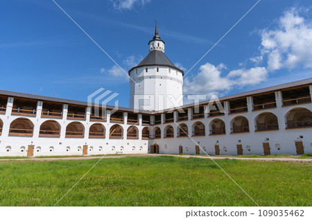 The courtyard of the Kirilovo-Belozersky Monastery with parks, chapels The courtyard of the Kirilovo-Belozersky Monastery with parks, chapels 109035462