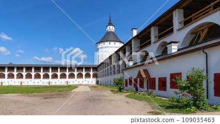 The courtyard of the Kirilovo-Belozersky Monastery with parks, chapels The courtyard of the Kirilovo-Belozersky Monastery with parks, chapels 109035463