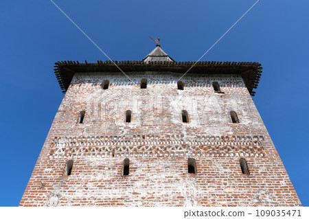 The watchtower of the Kirilovo-Belozersky Monastery against the blue sky 109035471