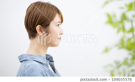 女性的個人資料 109035576