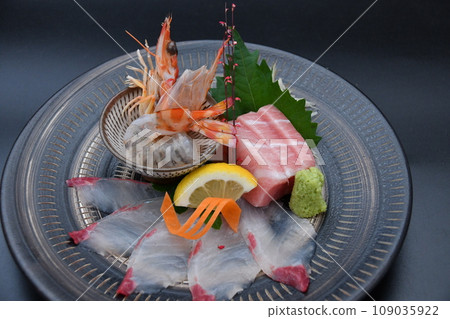 Assortment of delicious sashimi Assortment of delicious sashimi 109035922