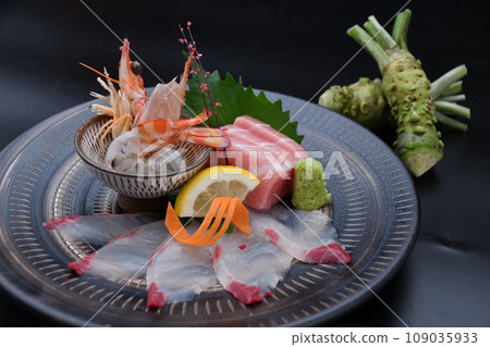 Assortment of delicious sashimi Assortment of delicious sashimi 109035933