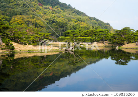 Autumn at Ritsurin Garden, a special scenic spot (Takamatsu City, Kagawa Prefecture) Michelin ★★★ 109036200
