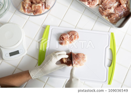 Fried chicken cooking scene Fried chicken cooking scene 109036549