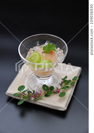 Plum Compote Shine Muscat 109036830
