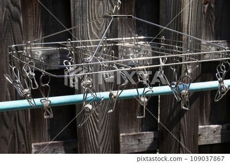 Clothespins 109037867