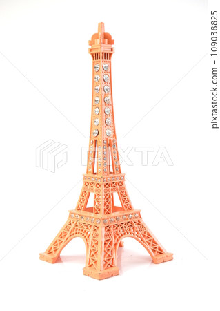 eiffel tower statue isolated on white background eiffel tower statue isolated on white background 109038825