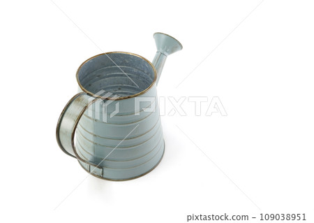 metal watering plant flower pot isolated on white background metal watering plant flower pot isolated on white background 109038951