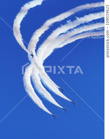 Blue Impulse flying acrobatics Blue Impulse flying acrobatics 109039625