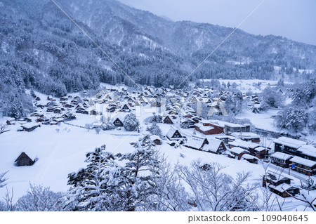 《岐阜縣》積雪的白川鄉/冬季合掌祖村 109040645