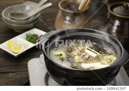 A hotpot dish rich in collagen, soft-shelled turtle hotpot 109042397