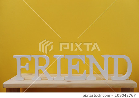 friend word decorative letters on wooden background 109042767