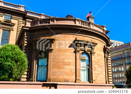 Historic building on Nob Hill in San Francisco - California, United States 109043178