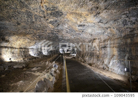 This is Hyeopjae Cave, a natural cave in Jeju Island, South Korea. 109043595