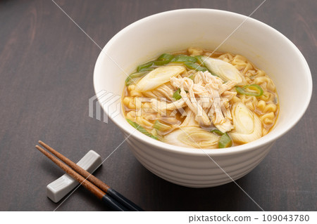 Simple curry udon noodles Simple curry udon noodles 109043780