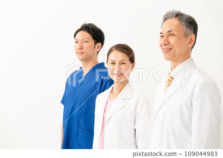 3 medical doctors 109044983