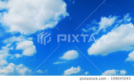 Majestic scenery of deep blue sky and white clouds 109045043