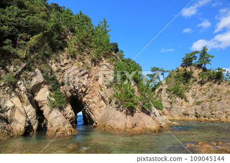 山陰海岸地質公園 浦富海岸 岡茂加莊風景 山陰海岸地質公園 浦富海岸 岡茂加莊風景 109045144