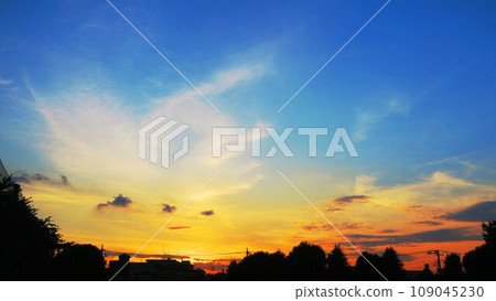 夕陽西下的美景（埼玉縣川口市附近的景色） 109045230
