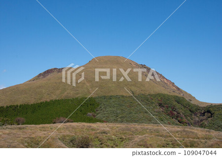 Mountains of Aso 109047044