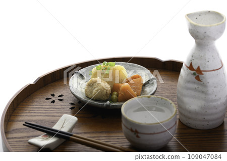 Sake and sake snacks 109047084