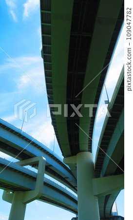 Majestic scenery of Kohoku Junction (Adachi Ward, Tokyo) and Goshiki Sakura Ohashi Bridge 109047782