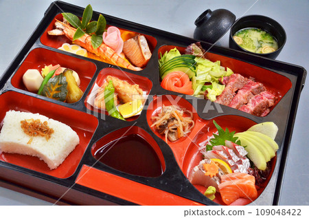 Delicious Shokado bento with bright colors Delicious Shokado bento with bright colors 109048422