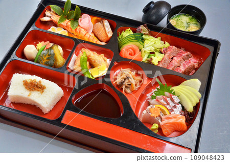 Delicious Shokado bento with bright colors Delicious Shokado bento with bright colors 109048423