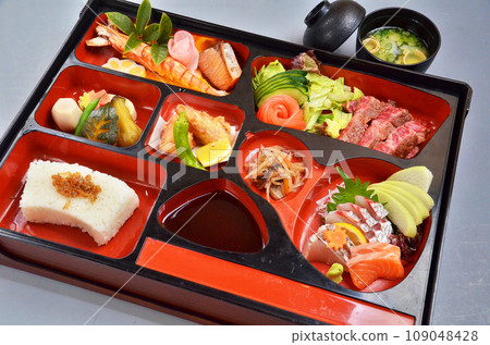 Delicious Shokado bento with bright colors Delicious Shokado bento with bright colors 109048428