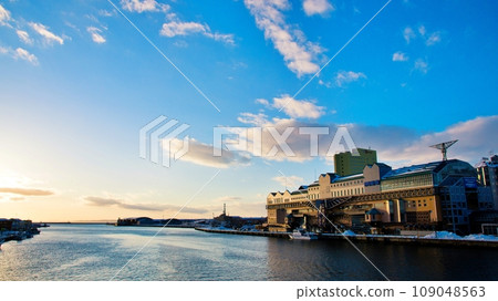 Evening view of the Kushiro River estuary in winter Evening view of the Kushiro River estuary in winter 109048563