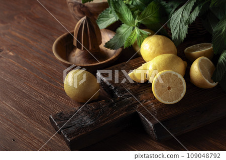 Fresh juicy lemons with mint. 109048792