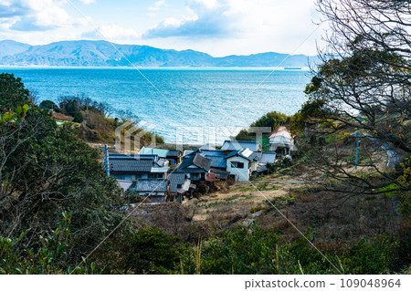 前島和小豆島南側村莊的景色 2 岡山縣瀨戶內市牛窗町 前島和小豆島南側村莊的景色 2 岡山縣瀨戶內市牛窗町 109048964