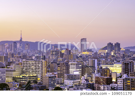 Beautiful sunset view of Fukuoka (Fukuoka City, Fukuoka Prefecture) 109051170