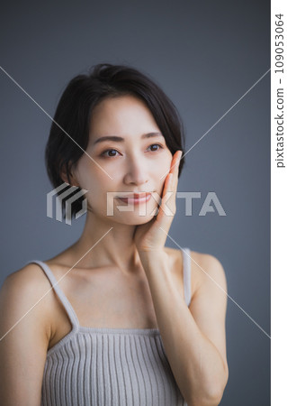 中年美女形象 109053064