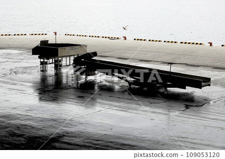 A quiet fish market at a fishing port A quiet fish market at a fishing port 109053120