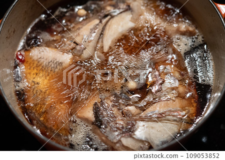 Make red sea bream stew Make red sea bream stew 109053852