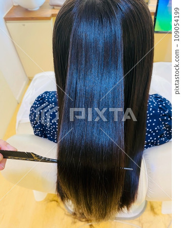 shiny hair woman 109054199