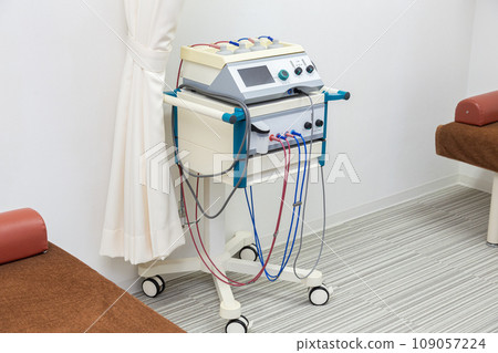 Osteopathic treatment bed and high frequency treatment machine Osteopathic treatment bed and high frequency treatment machine 109057224