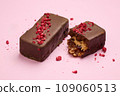 Vegan chocolate bar with dried fruits 109060513