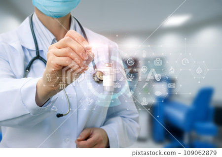 The doctor draws a treatment plan. 109062879