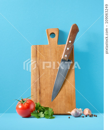 wooden cutting board and knife 109063249