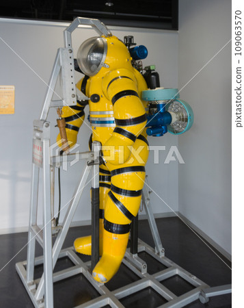 Maritime Self-Defense Force atmospheric pressure diving suit system Maritime Self-Defense Force atmospheric pressure diving suit system 109063570