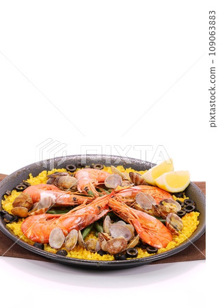 Headed shrimp and clam paella, Mediterranean cuisine, saffron yellow rice 109063883