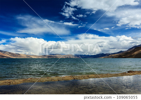 Himalayan mountain lake in Himalayas Tso Moriri (official name: Tsomoriri Wetland Conservation Reserve), Korzok, Changthang area, Ladakh, Jammu and Kashmir, India Himalayan mountain lake in Himalayas Tso Moriri (official name: Tsomoriri Wetland Conservation Reserve), Korzok, Changthang area, Ladakh, Jammu and Kashmir, India 109065055