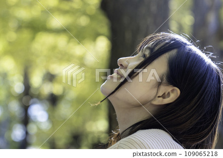 Young woman enjoying autumn leaves hunting Young woman enjoying autumn leaves hunting 109065218