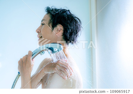 young man taking a shower 109065917