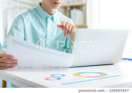 Young man having an online meeting on telework 109065947