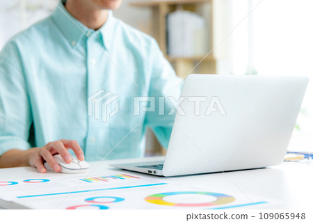 Young man having an online meeting on telework 109065948